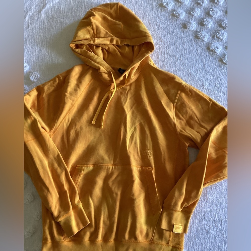 Nike Sportswear hoodie mustard tied dyed -SZ S
PIT TO PIT 20”
Length 27”